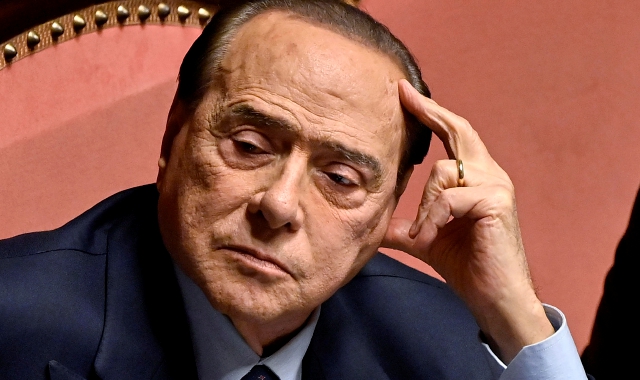 Berlusconi, nuovo ricovero. I medici: «Accertamenti»
