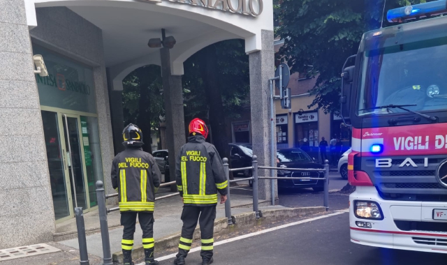 Fiamme in banca, paura a Tradate