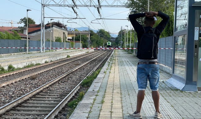 L’investimento è avvenuto a poca distanza dalla stazione (foto Blitz)
