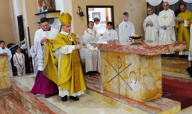 Monsignor Mario Delpini questa mattina a Busto Arsizio (foto Domenico Ghiotto - Blitz)