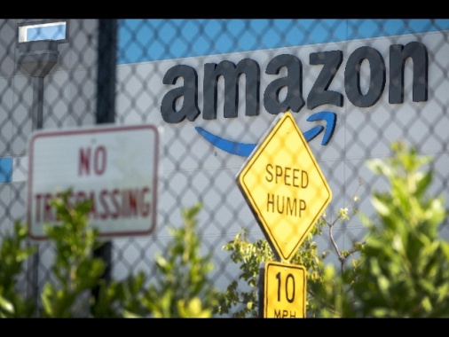 Le autorità Usa contro Amazon Prime. La replica: tutto in regola