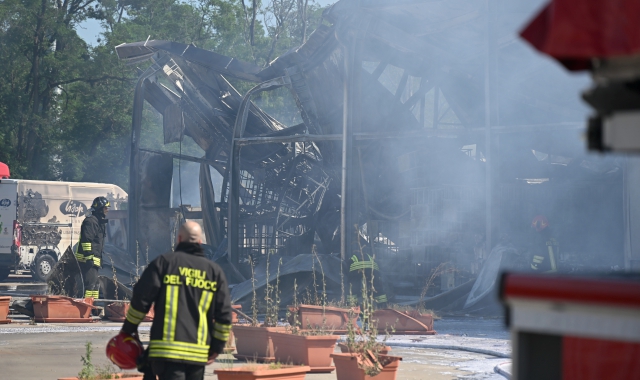 Fiamme in ditta chimica, paura a Rescaldina