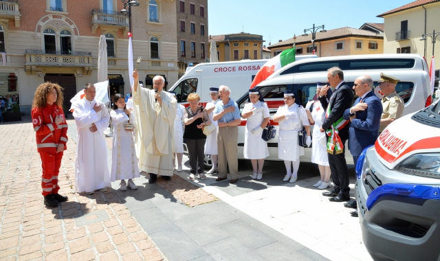 Ambulanza in dono alla Croce rossa di Busto Arsizio
