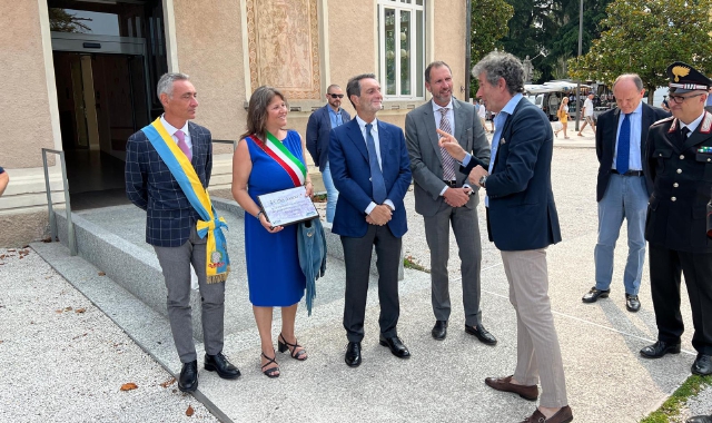 La cerimonia a Luino col presidente della Regione, Attilio Fontana (foto Blitz)