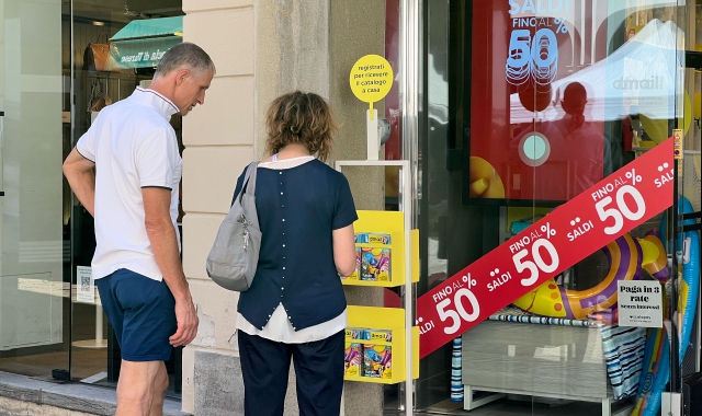 L’avvio dei saldi la scorsa estate in corso Matteotti