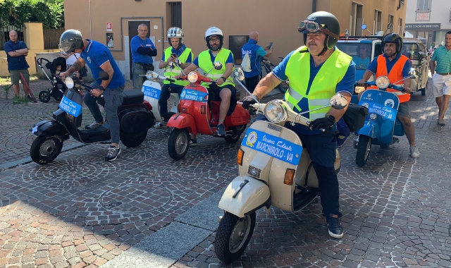 Il raduno delle Vespe oggi, domeica 9 luglio, a Ponte Tresa