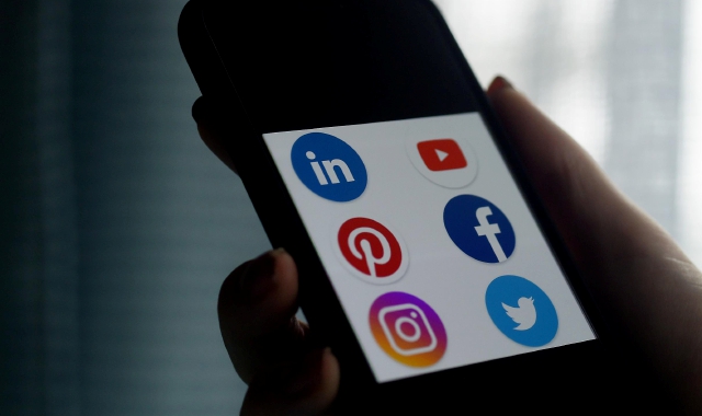 I video alla guida dell’auto senza patente sono stati postati dai ragazzini su Instagram