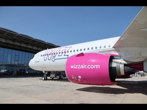 Wizz Air nega volo a un veterano ucraino amputato, polemiche
