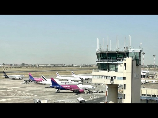 Incendio nell'aeroporto di Catania, pompieri al lavoro