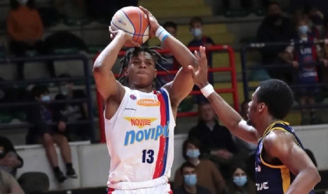 Basket, Varese prenota Leonardo Okeke