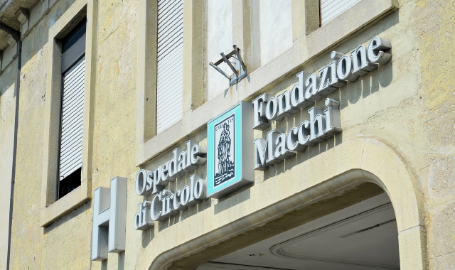 Malati oncologici al caldo: malori e proteste all’ospedale di Circolo