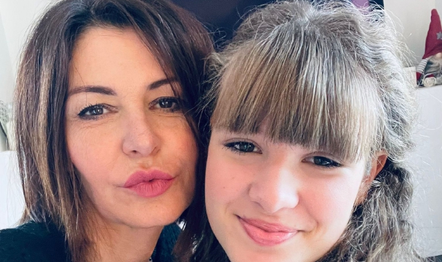 Paola Frascaroli con la figlia, protagoniste del cortometraggio premiato da Disney