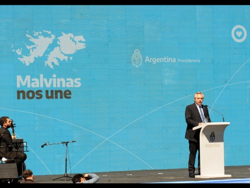 Ue accetta il nome 'Malvinas' per le Falkland, ira di Londra