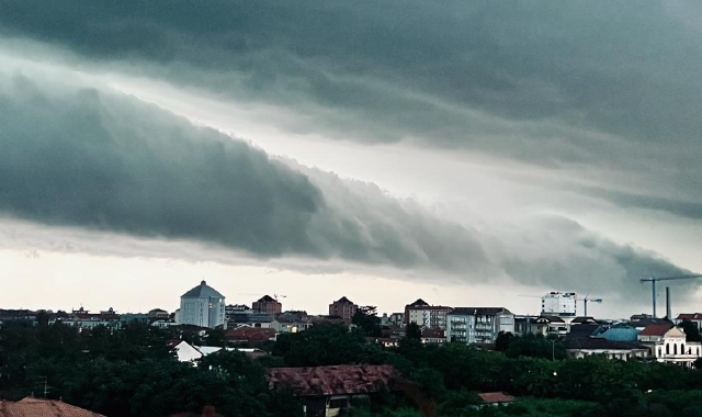 Il tramonto inquietante su Busto Arsizio