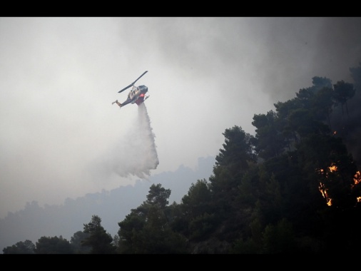 Grecia: dopo Rodi e Corfù, gli incendi colpiscono anche Eubea