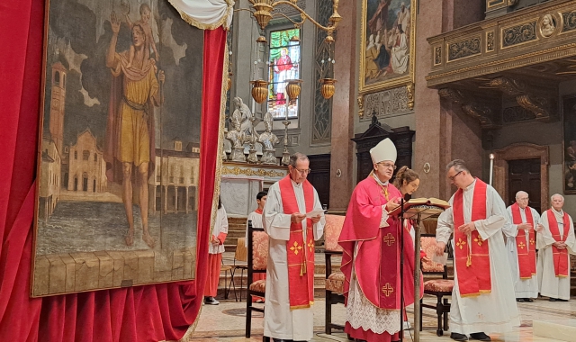 Lo stendardo di San Cristoforo è stato restaurato (foto Elisa Ranzetta)
