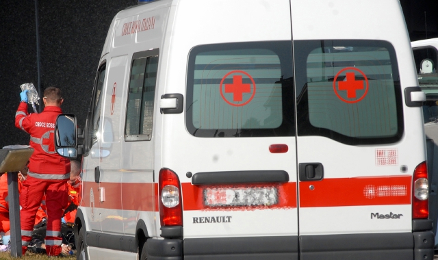 Un’ambulanza della Croce Rossa (foto Archivio)