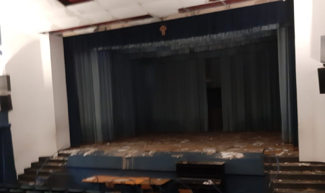 I danni al teatro della Parrocchia di Gerenzano (foto Redazione)