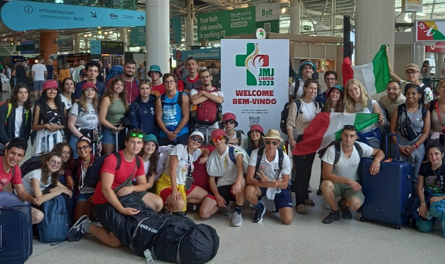 I giovani varesini partiti per il pellegrinaggio a Lisbona (foto Redazione)