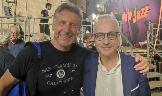 Il sindaco Federico Monti con Cochi Ponzoni a Bitonto (foto Robberto)