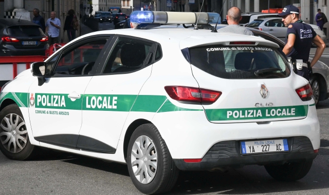 Busto, sartoria abusiva con clandestini sfruttati