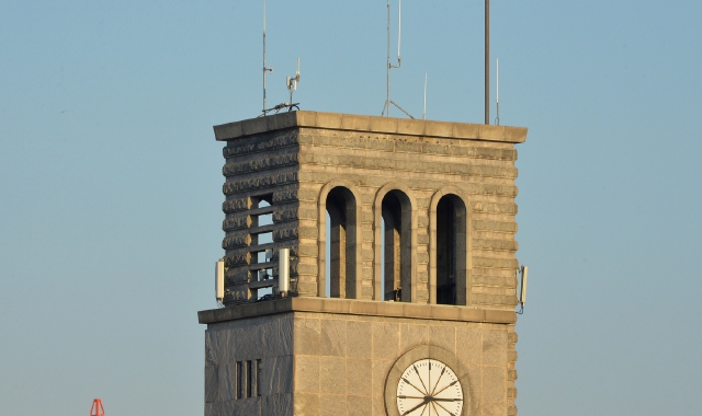 Gli impianti sono collocati sulla sommità della Torre civica