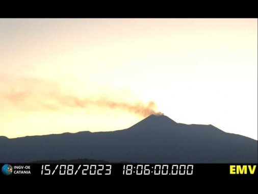 Etna: Ingv, 'ampie oscillazioni del tremore vulcanico'