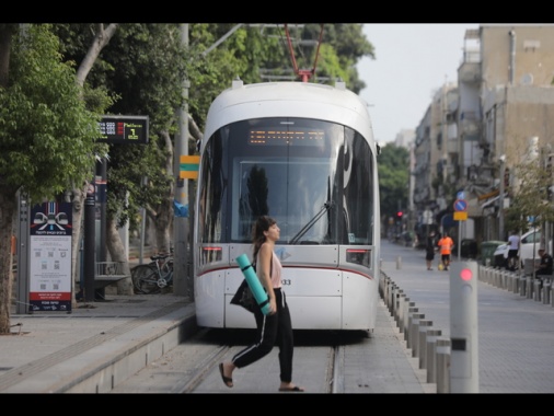 Inaugura primo metrò Tel Aviv ma proteste per stop sabato