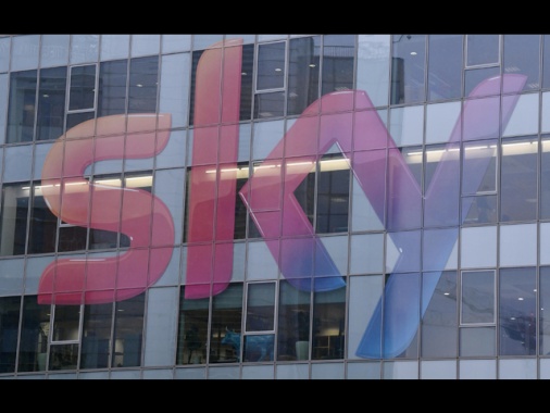 Bloccato dalle guardie mentre tenta di entrare a Sky, morto varesino