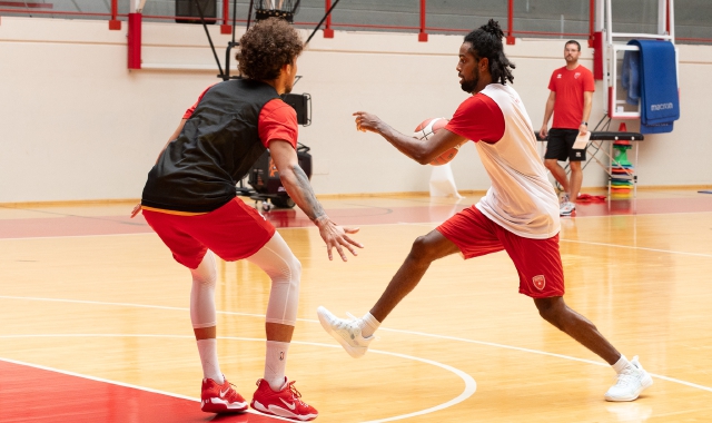 Primo allenamento per la Pallacanestro Varese (foto Alberto Ossola)