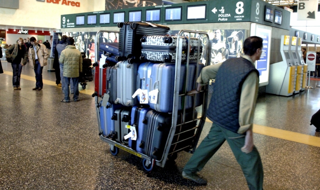 Malpensa, lavoratori via: «Visione miope di Sea»