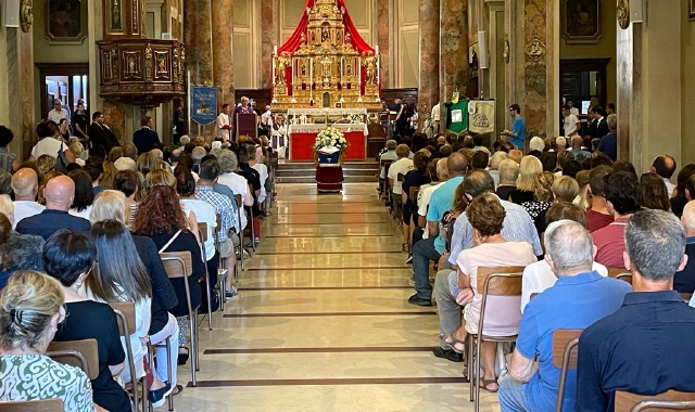 Questa mattina a San Macario di Samarate i funerali di Alessandro Mescia (foto Blitz)