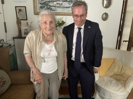 Re Carlo III manda gli auguri per i 100 anni a Paola Del Din