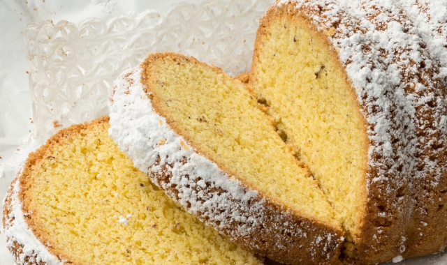 Il piccolo laboratorio di Rosario Dorici è diventato la principale pasticceria di Baia Mare, città di 120.000 abitanti in Romania. L’esercizio si chiama “Inima de cupil”, “Cuore di bambino” e si occupa di progetti di aiuto