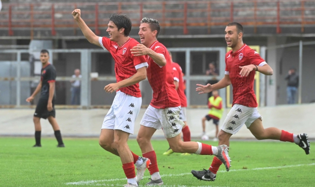 Calcio, Varese: debutto e vittoria in rimonta