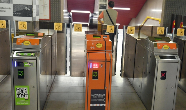 Milano, malore in metro: circolazione sospesa