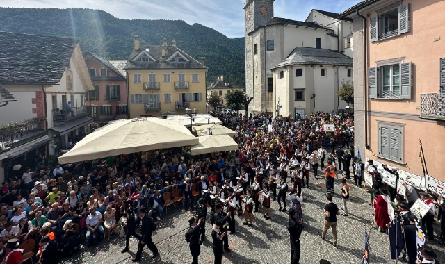 Nudo al raduno degli spazzacamini: multato
