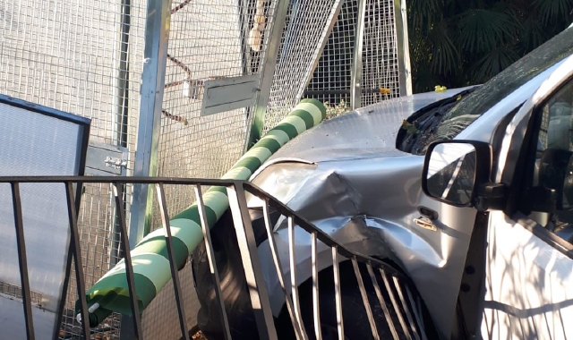 Auto fuori controllo, casa danneggiata a Cannobio