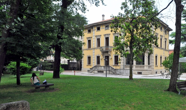 Parco della biblioteca di Legnano (foto Archivio)