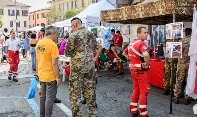 Busto Arsizio, in piazza i cuori delle associazioni
