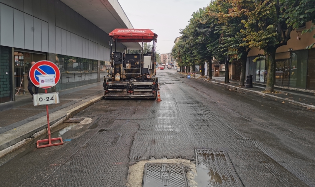 I lavori di asfaltatura in viale Milano e via Rainoldi