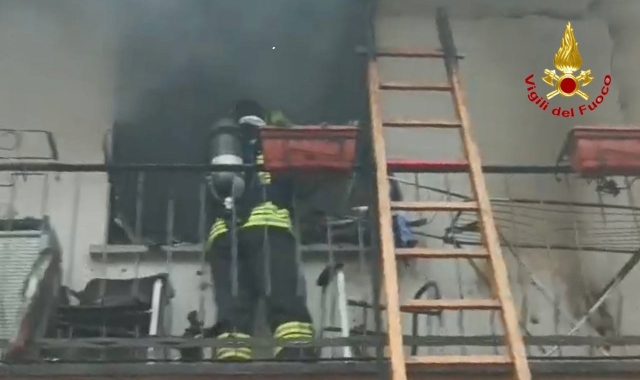 L’incendio di Bisuschio (foto Vigili del fuoco)