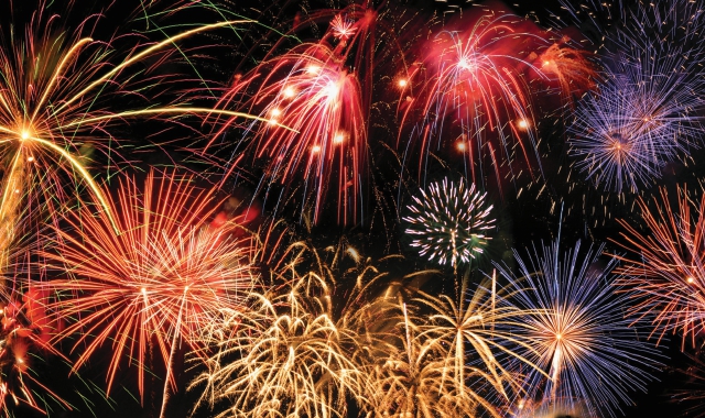 Fuochi d’artificio (foto Archivio)