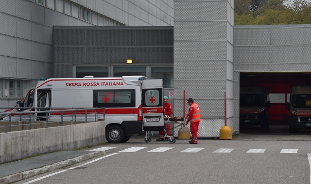 Il giovane conducente del motorino è stato portato all’ospedale di Legnano (foto Archivio)