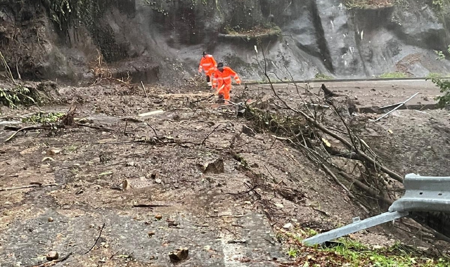 Frana sulla strada dei frontalieri