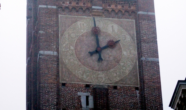 Gallarate, il campanile “ferma” il tempo