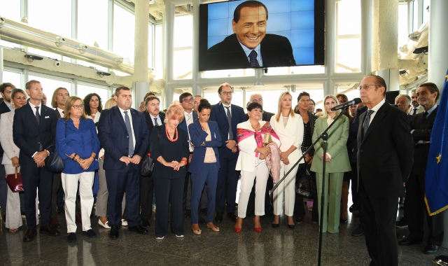 La cerimonia d’intitolazione del Belvedere a Silvio Berlusconi 