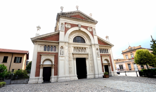 Lettera anonima al parroco di Venegono: «Troppa modernità»