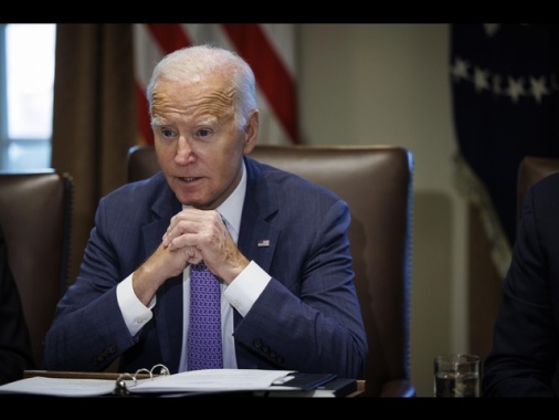 Biden sente gli alleati Nato, 'aiuti a Kiev finché serve'