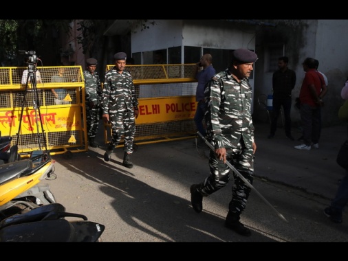 India: giornalisti perquisiti a tappeto, due arresti